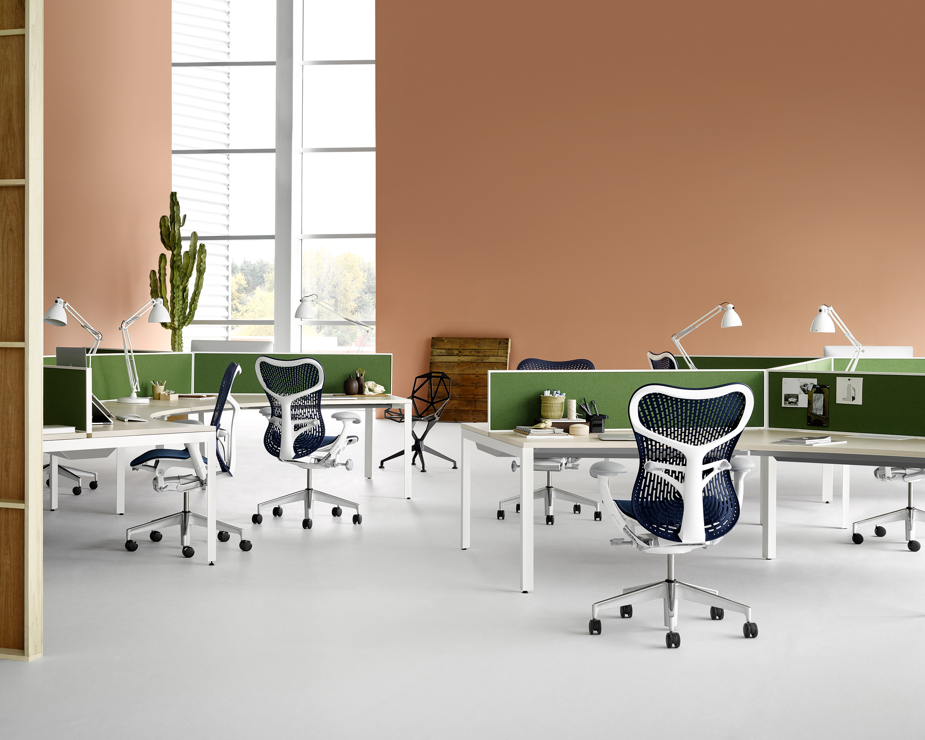 Herman miller mirra discount 2 chair graphite triflex